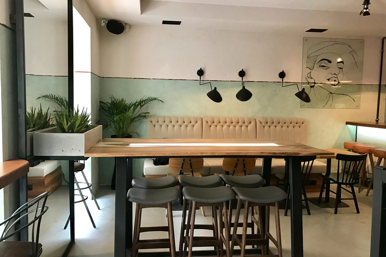 Арендовать Кафе 3/60 Casual Cafe Лофт с барной стойкой на Невском