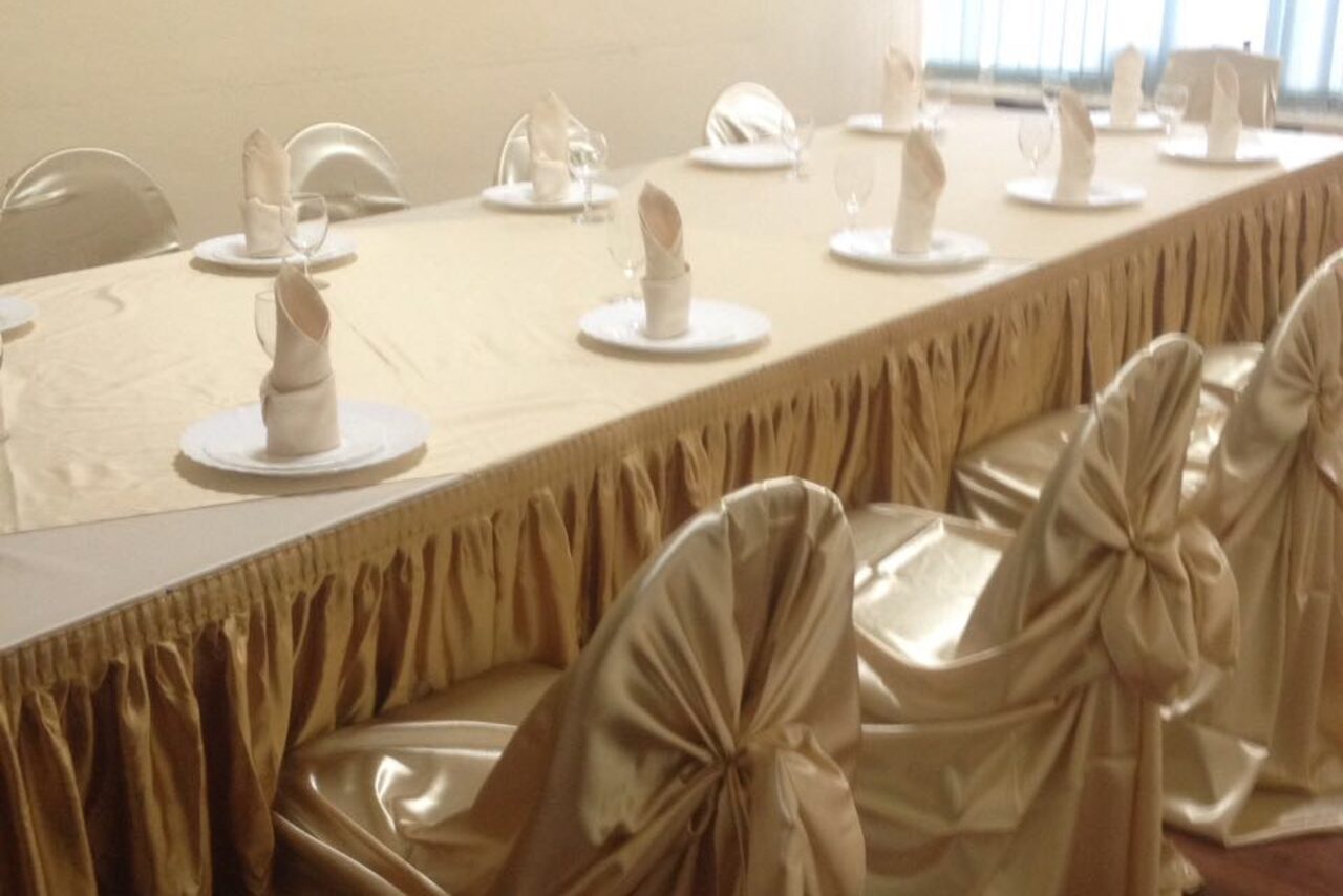 Арендовать Зал с большим столом 