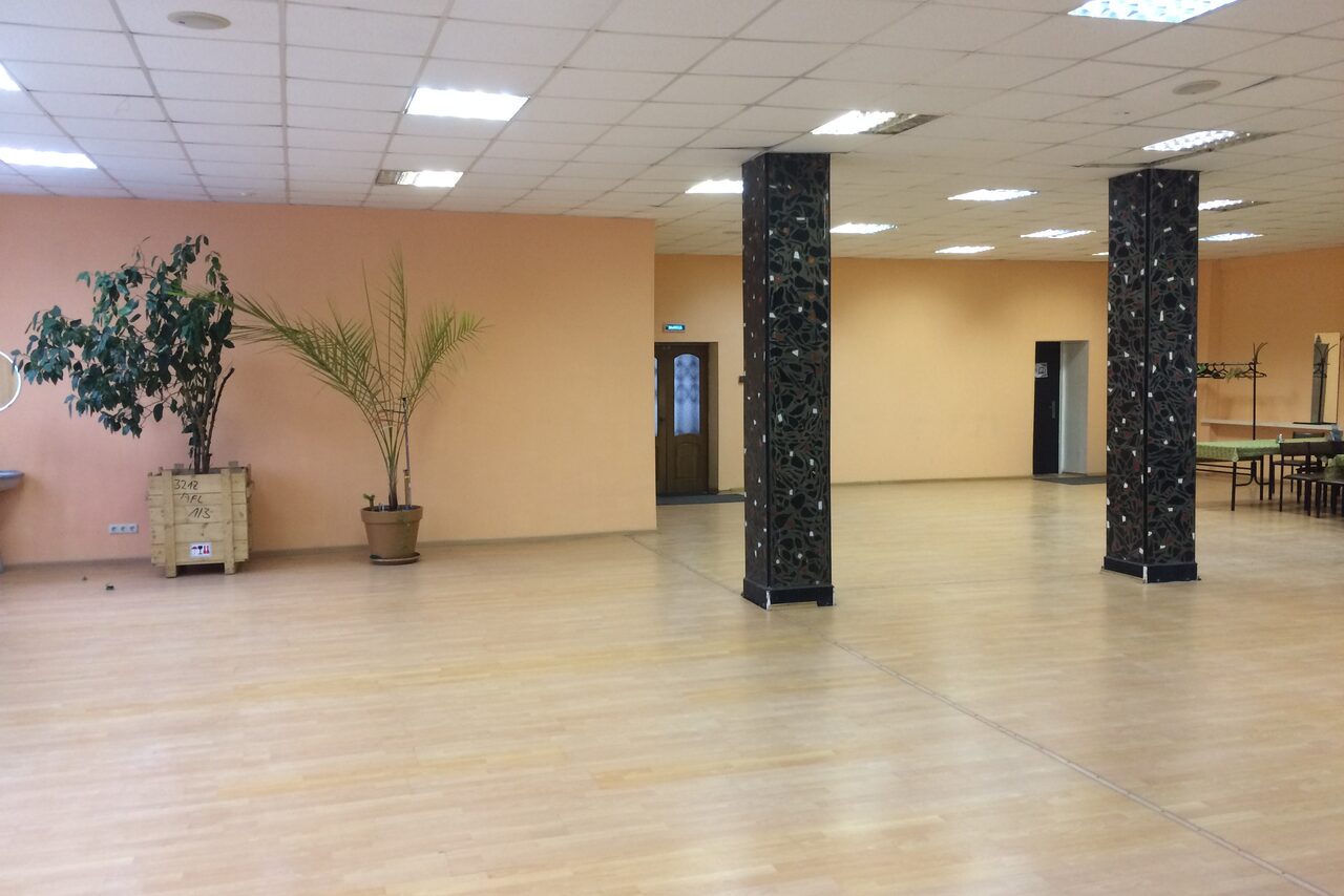 Арендовать Просторный зал в центре
