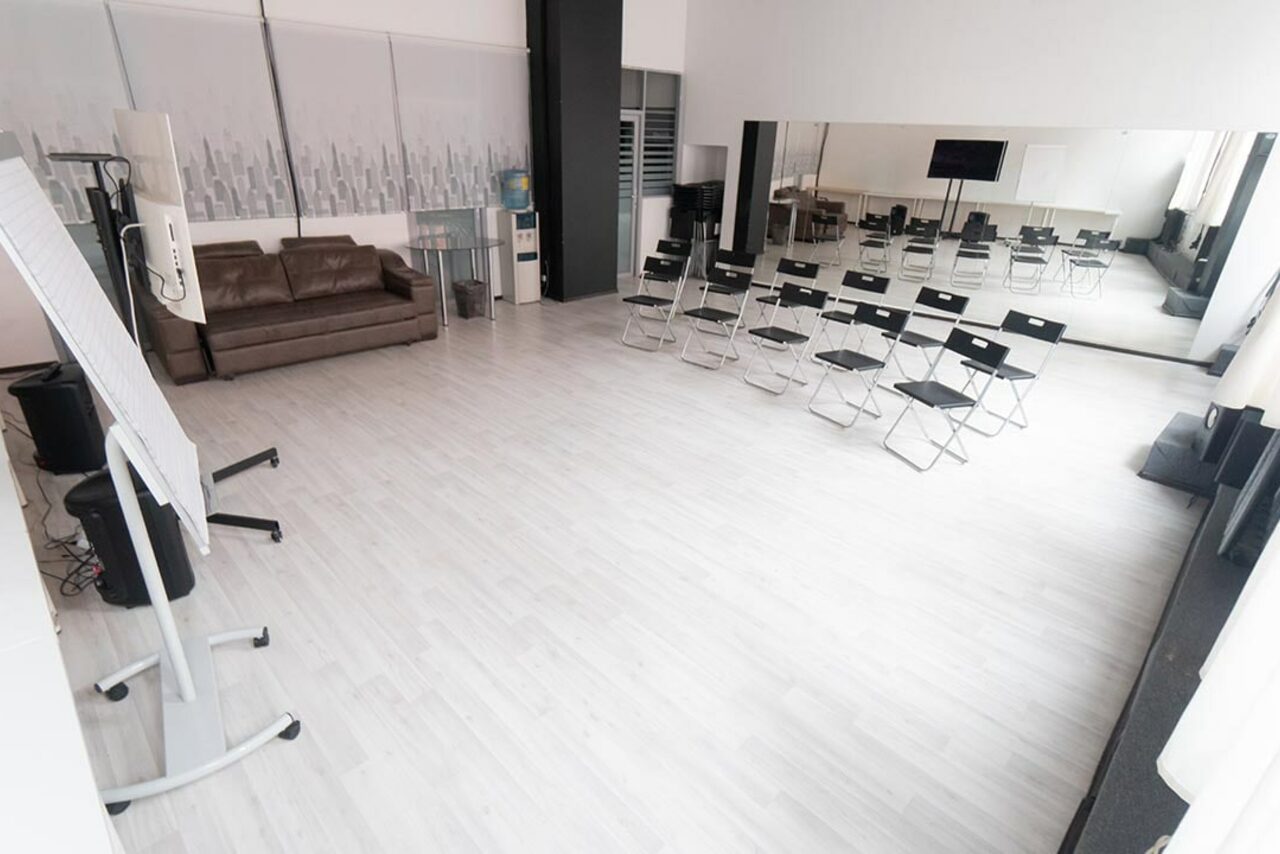 Арендовать БерсЛофт Лофт со стеклянной стеной