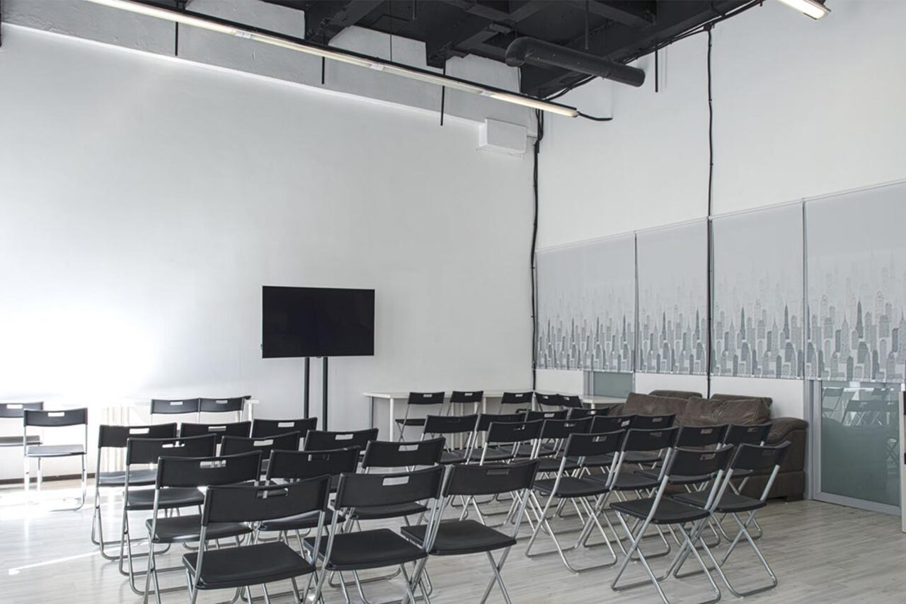 Арендовать БерсЛофт Лофт со стеклянной стеной