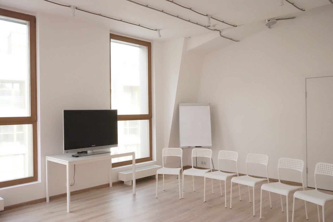 Арендовать Светлый панорамный лофт 