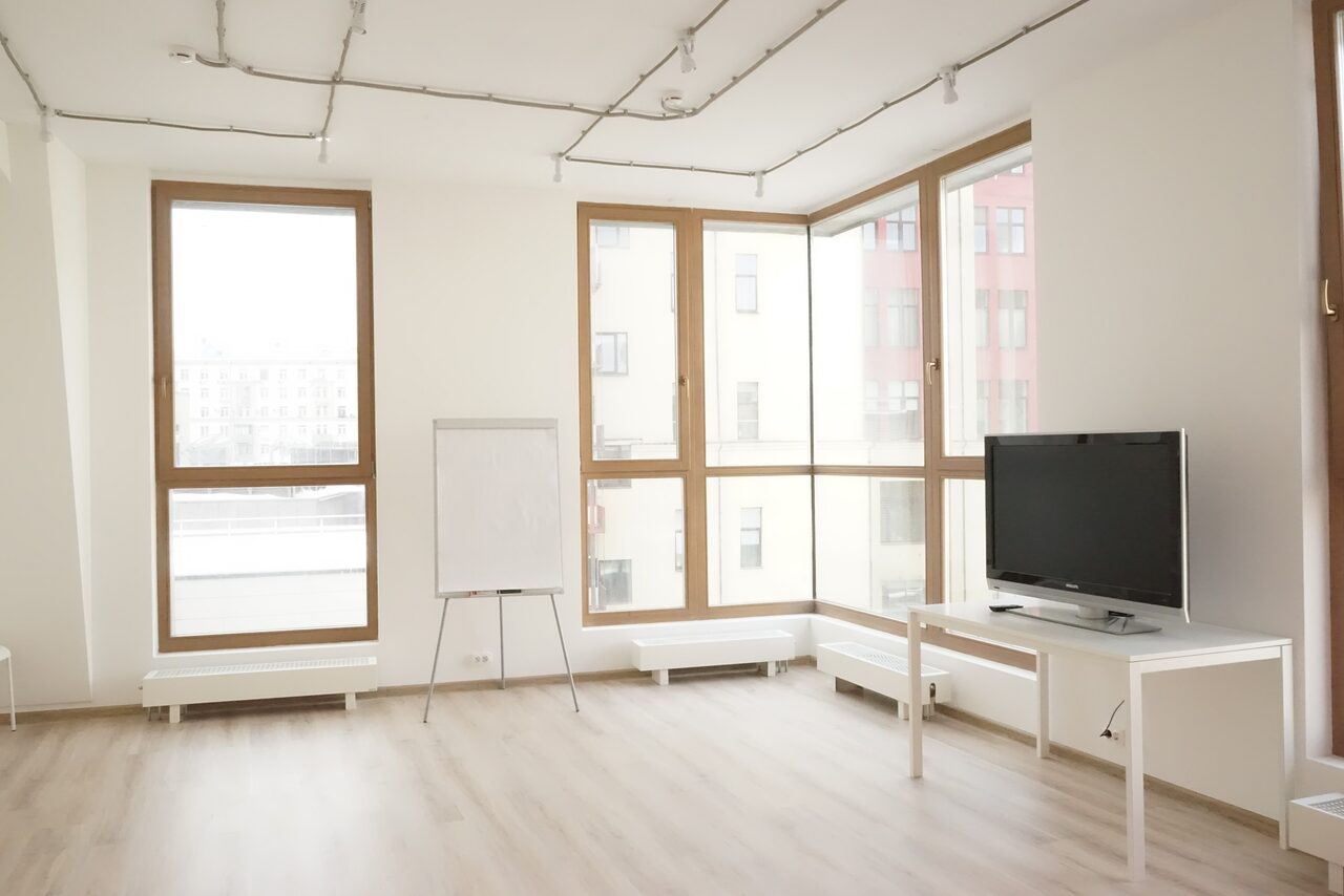 Арендовать Светлый панорамный лофт 