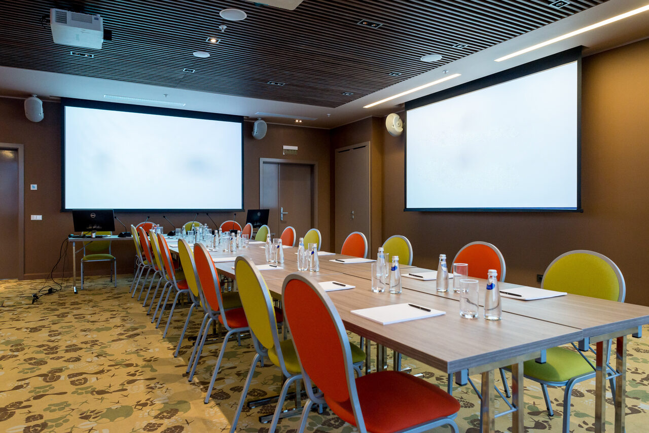 Арендовать Domina Novosibirsk Конференц-зал в отеле 
