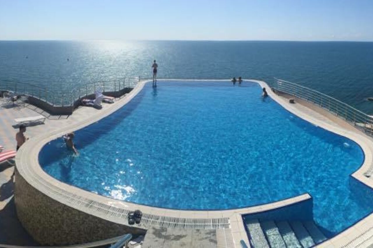 Арендовать Лофт с бассейном в Ялте