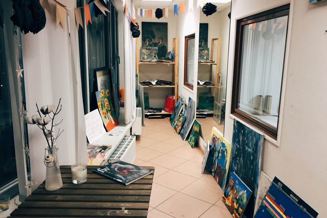 Арендовать Лофт с мальбертами