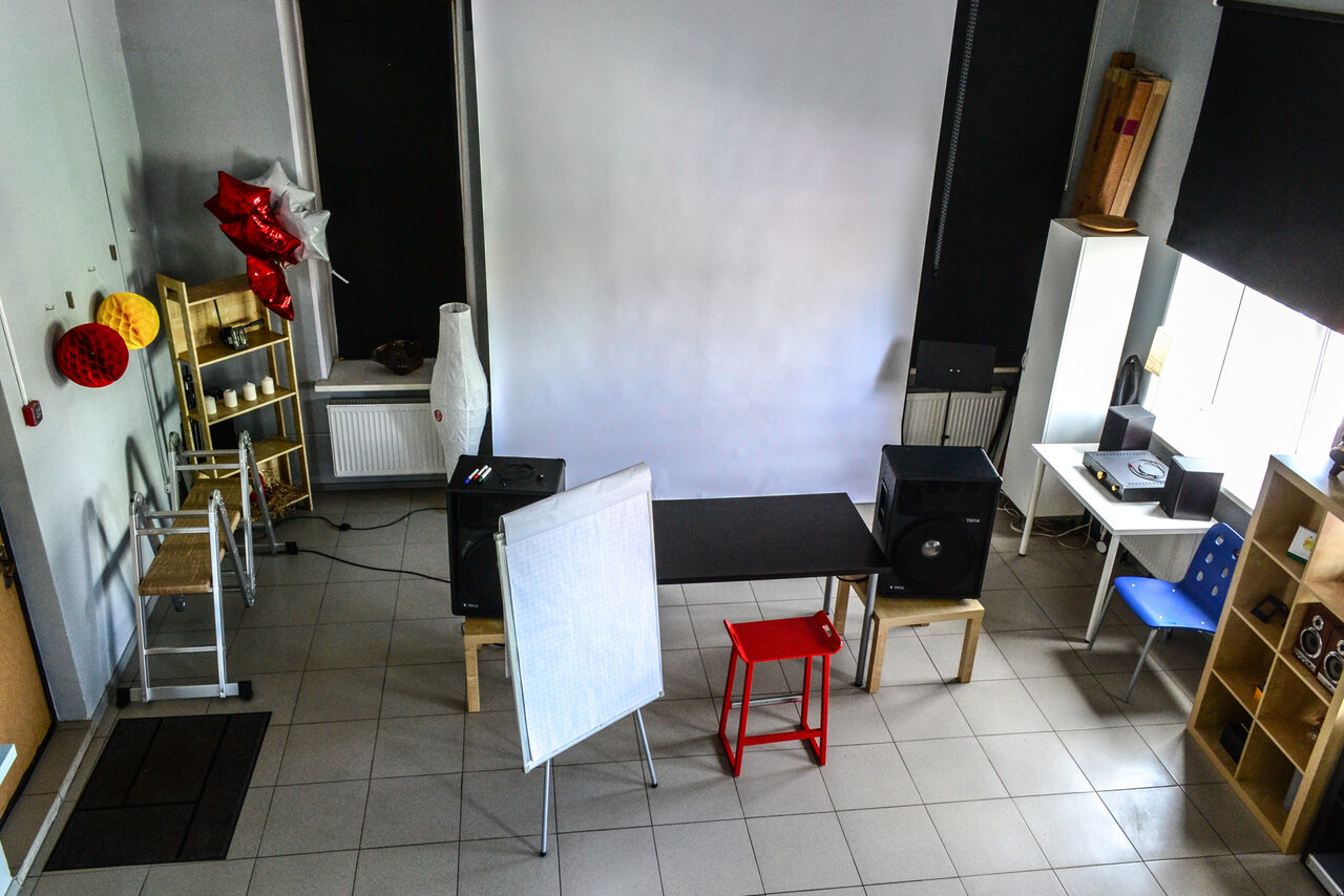 Арендовать Флакон Loft-студия с балконом