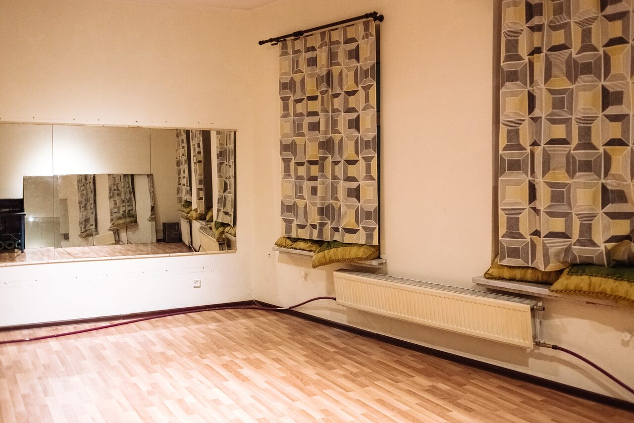 Арендовать Зал с танцевальных покрытием 