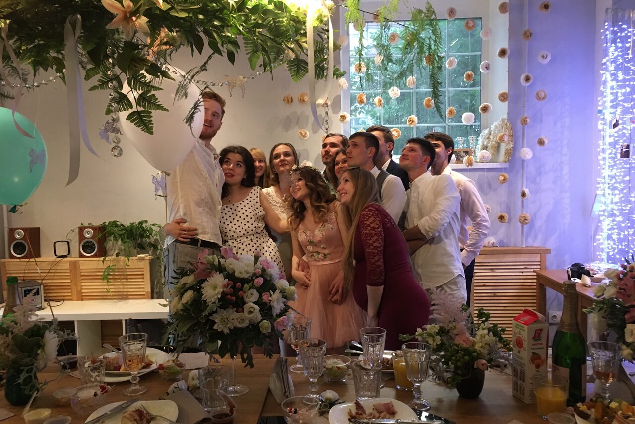 Арендовать Небольшой лофт с кухонькой 