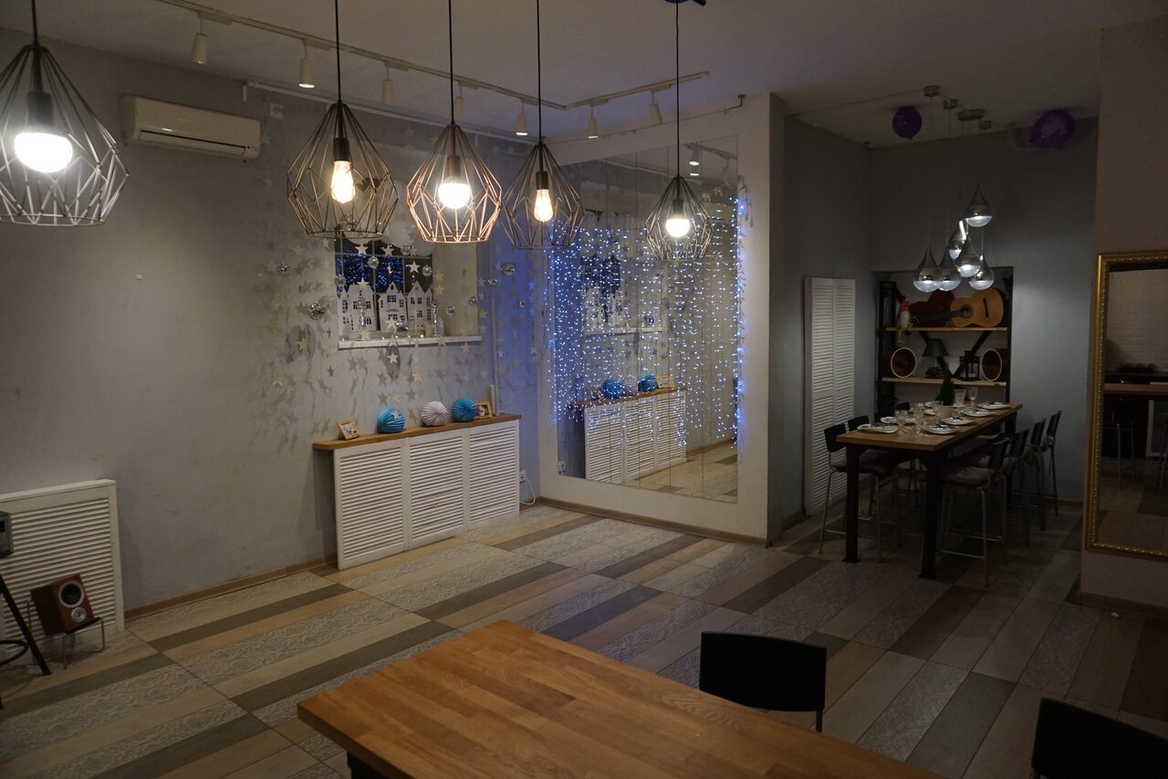 Арендовать Небольшой лофт с кухонькой 