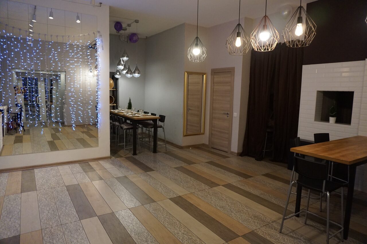 Арендовать Небольшой лофт с кухонькой 