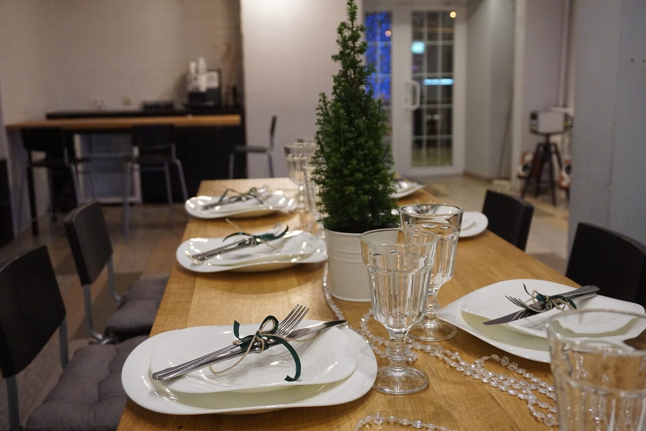 Арендовать Небольшой лофт с кухонькой 