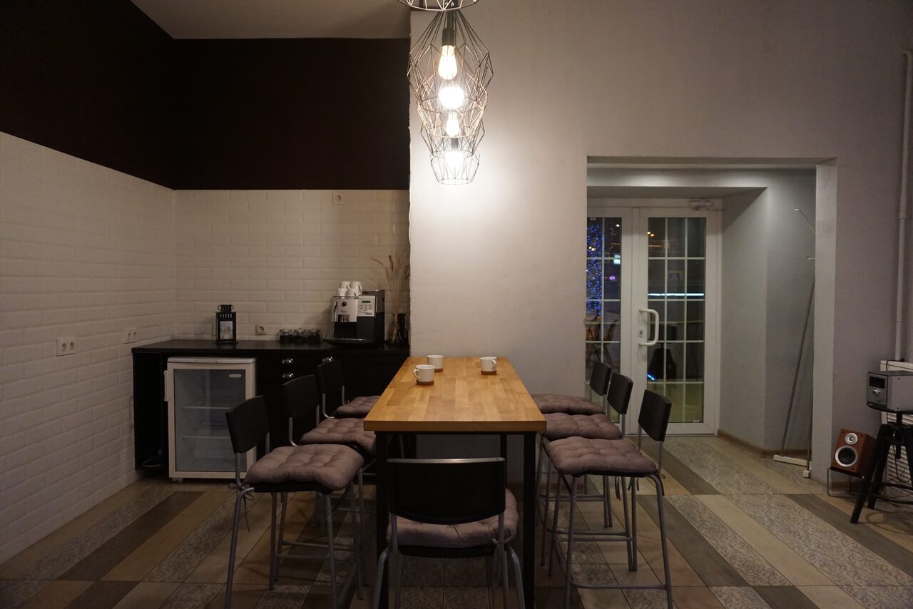 Арендовать Небольшой лофт с кухонькой 