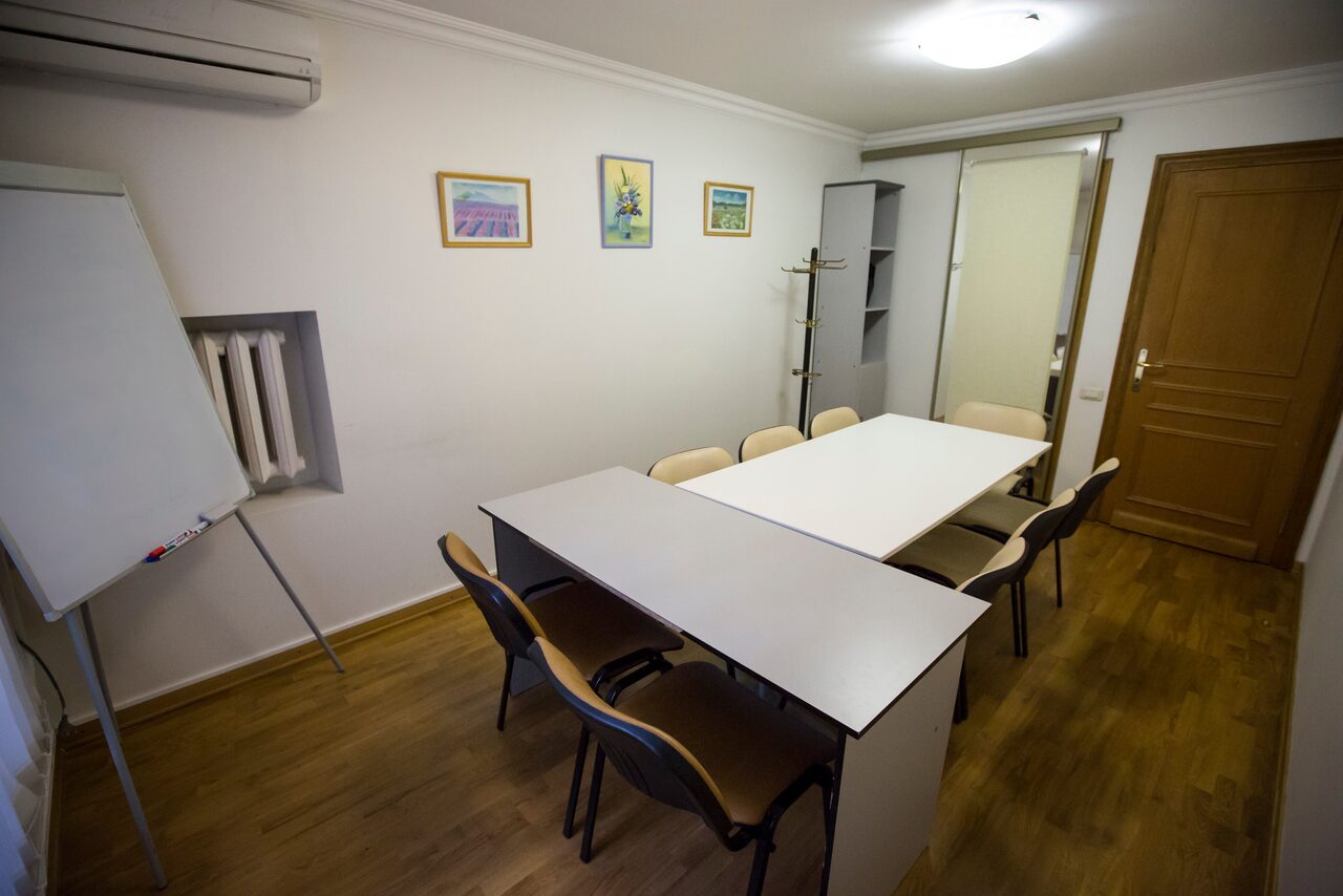 Арендовать Академия развития Личности. Светлый кабинет