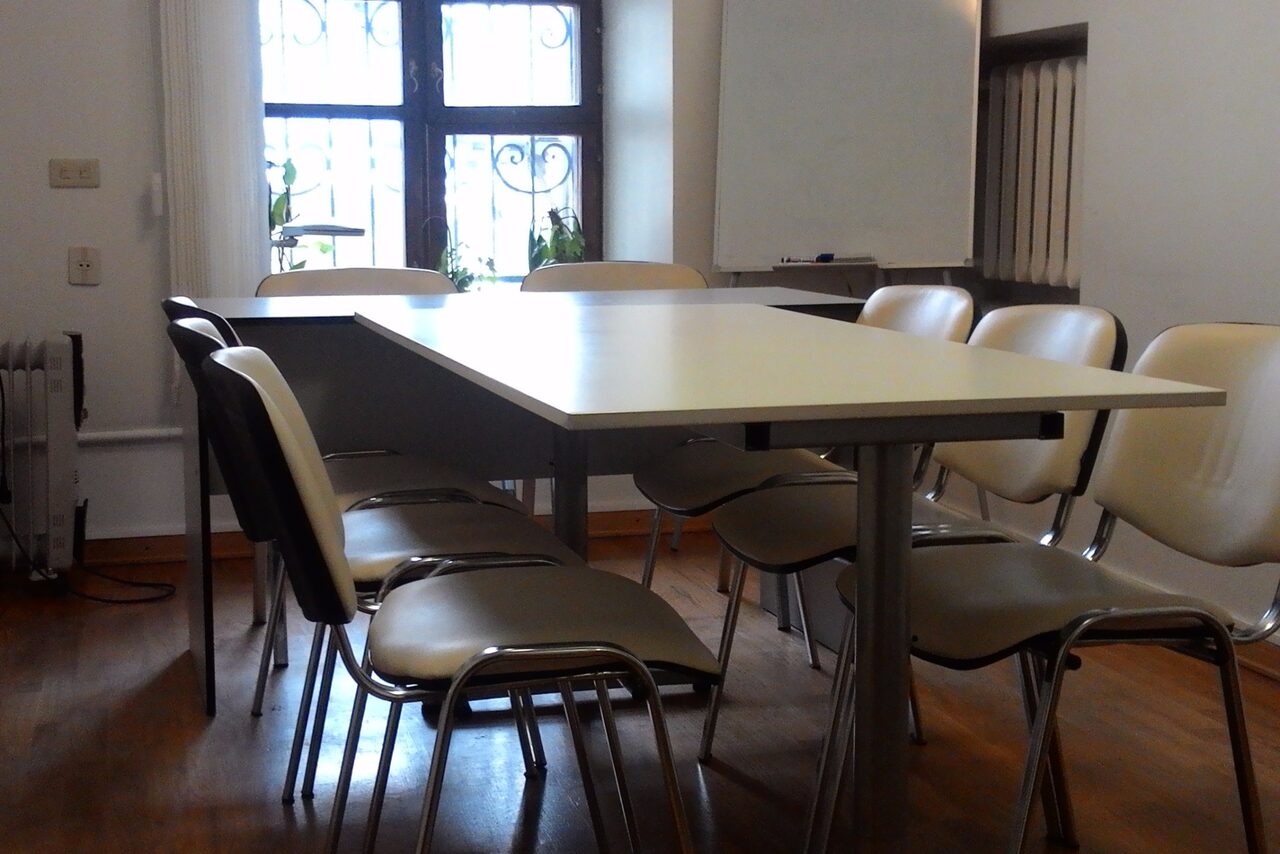 Арендовать Академия развития Личности. Светлый кабинет