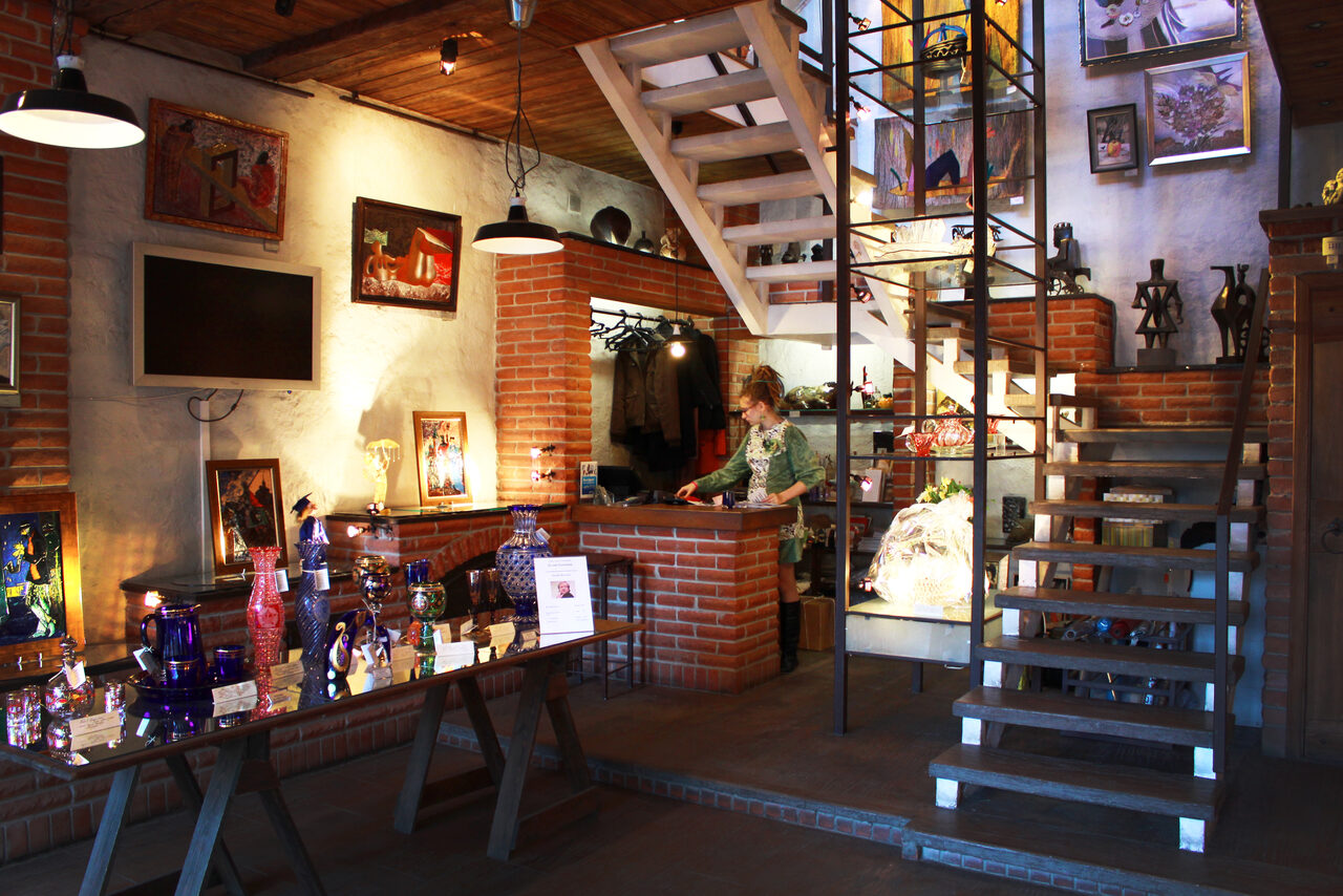 Арендовать Галерея искусств и ресторан "Чердак Художника"