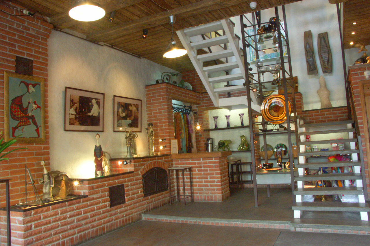 Арендовать Галерея искусств и ресторан "Чердак Художника"