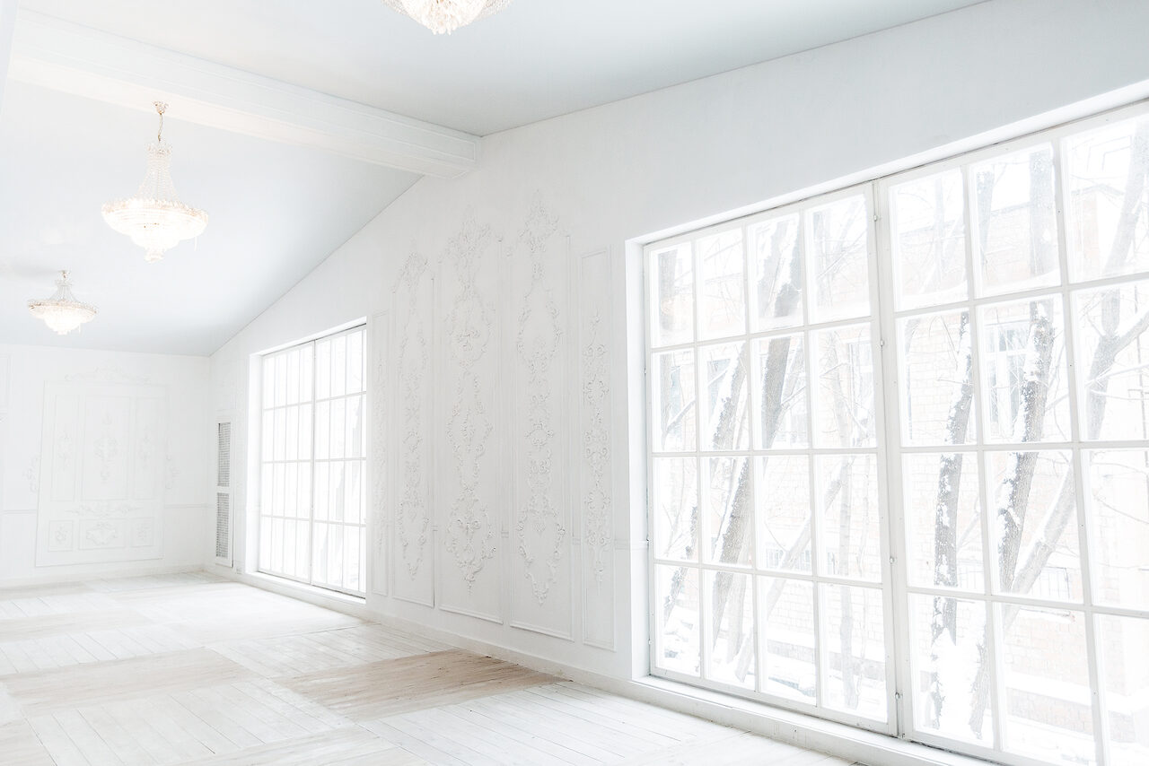 Арендовать The Museum Studio Белый классический лофт с камином