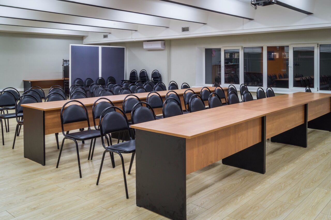 Арендовать Investconference. Просторный конференц-зал