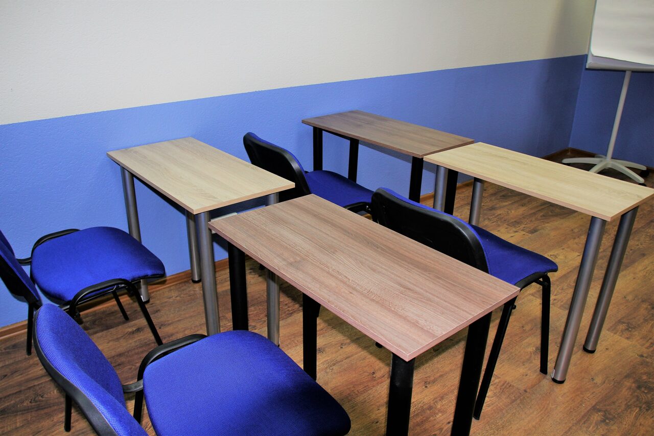 Арендовать Класс с партами 