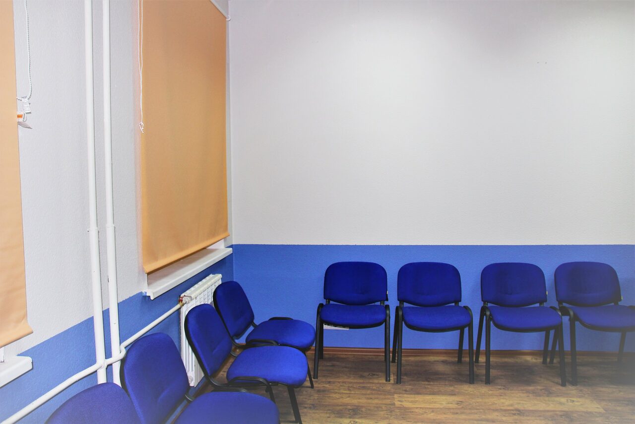 Арендовать Класс с партами 