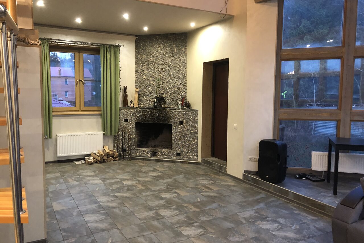 Арендовать Загородный дом с камином 