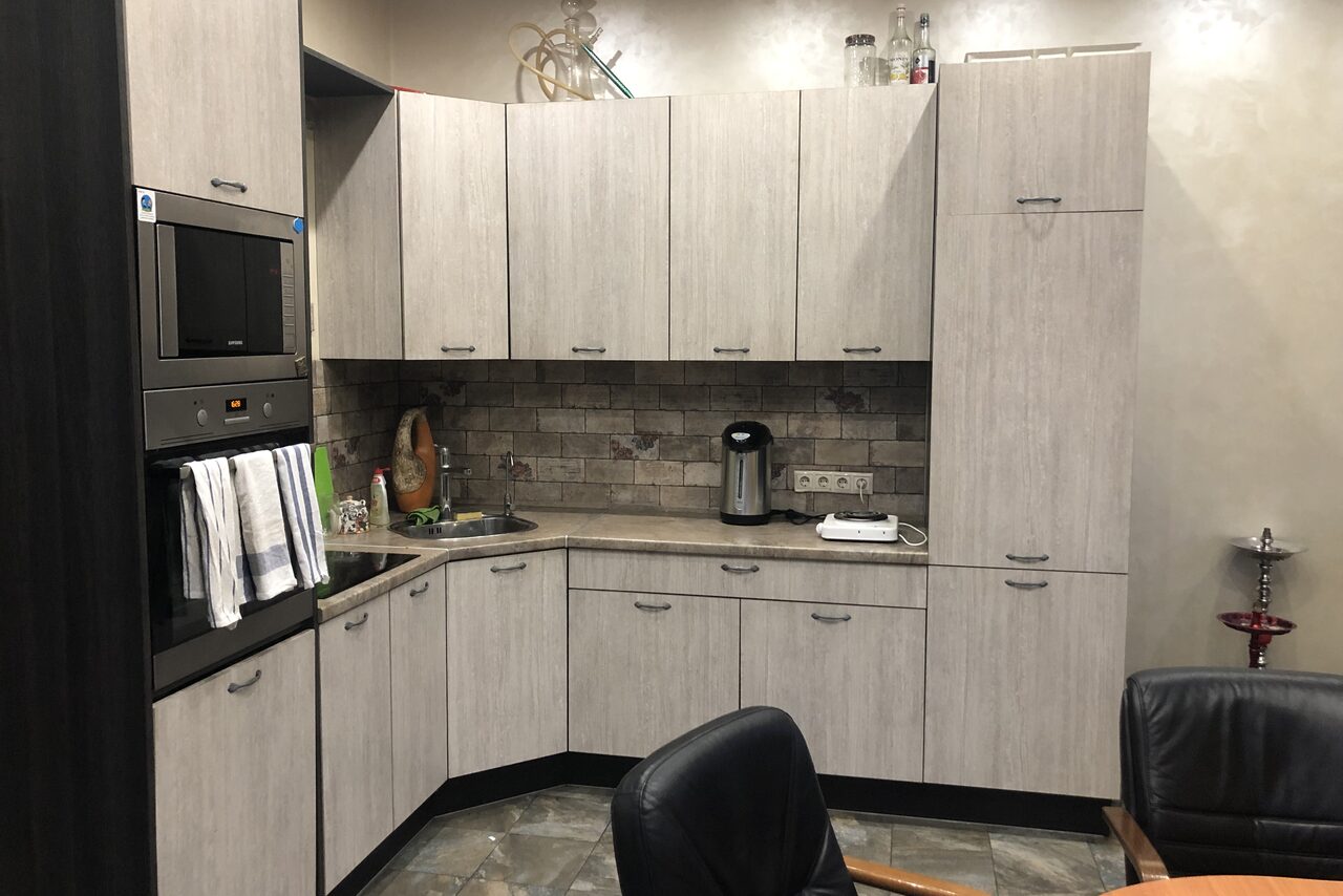 Арендовать Загородный дом с камином 