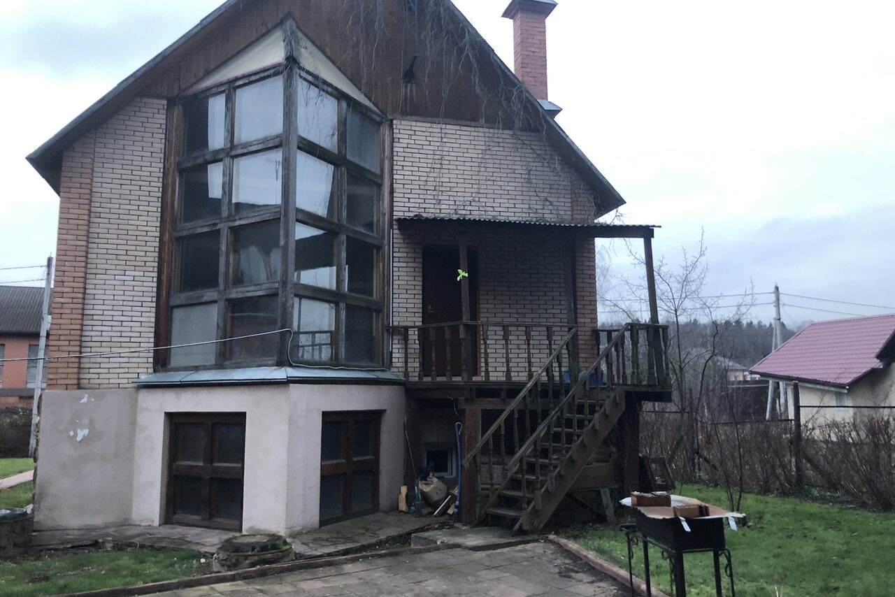 Арендовать Загородный дом с камином 