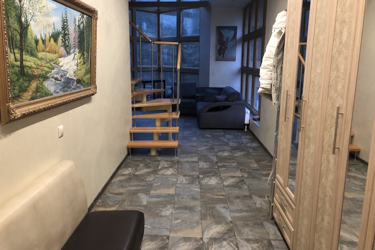 Арендовать Загородный дом с камином 