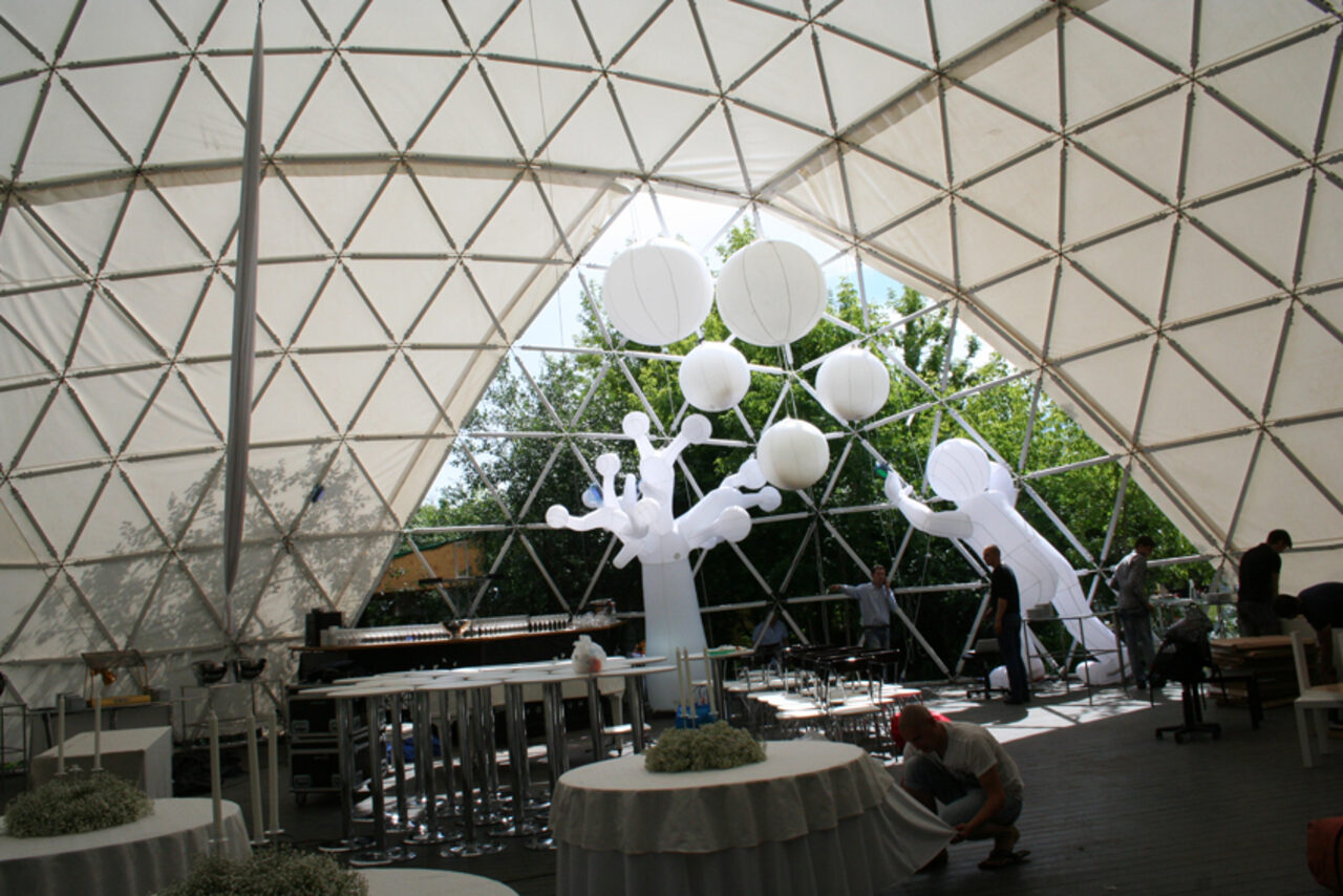 Арендовать Терраса в волшебном саду