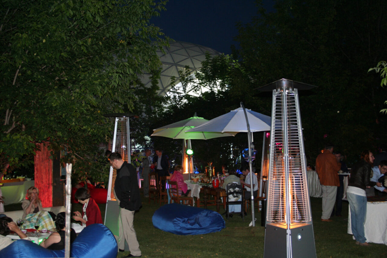 Арендовать Терраса в волшебном саду