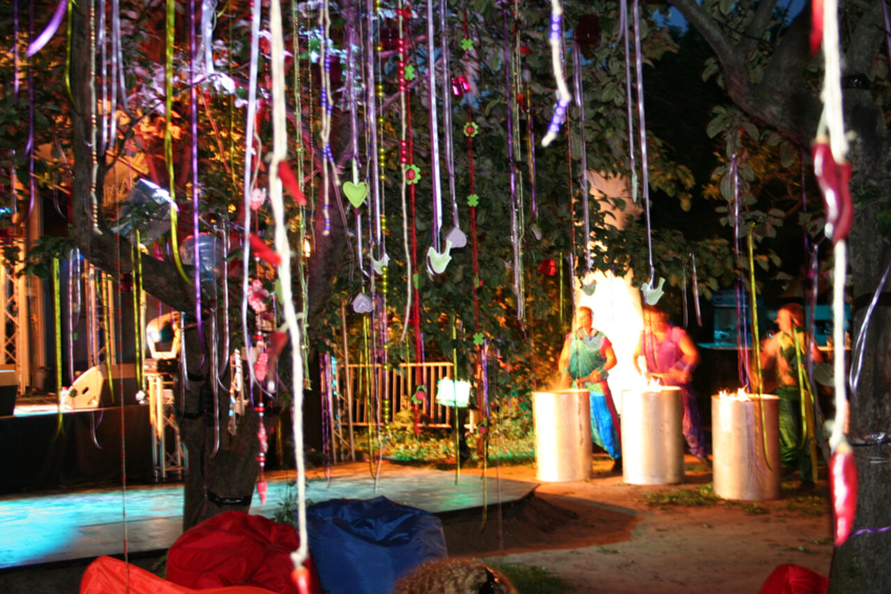 Арендовать Терраса в волшебном саду