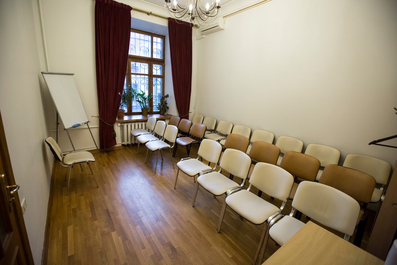 Арендовать Академия развития Личности Просторный кабинет 