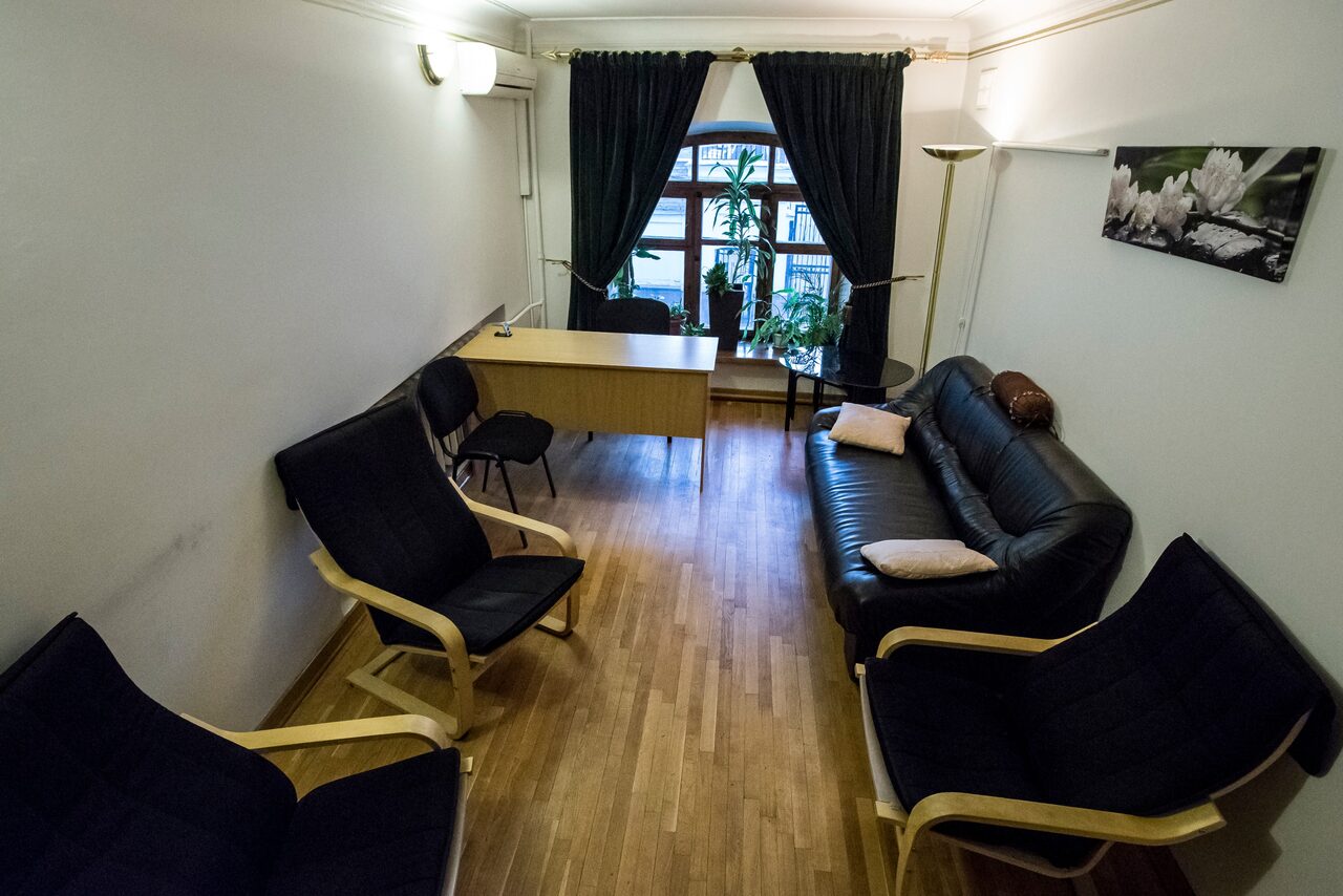 Арендовать Академия развития Личности Оборудованный кабинет в центре