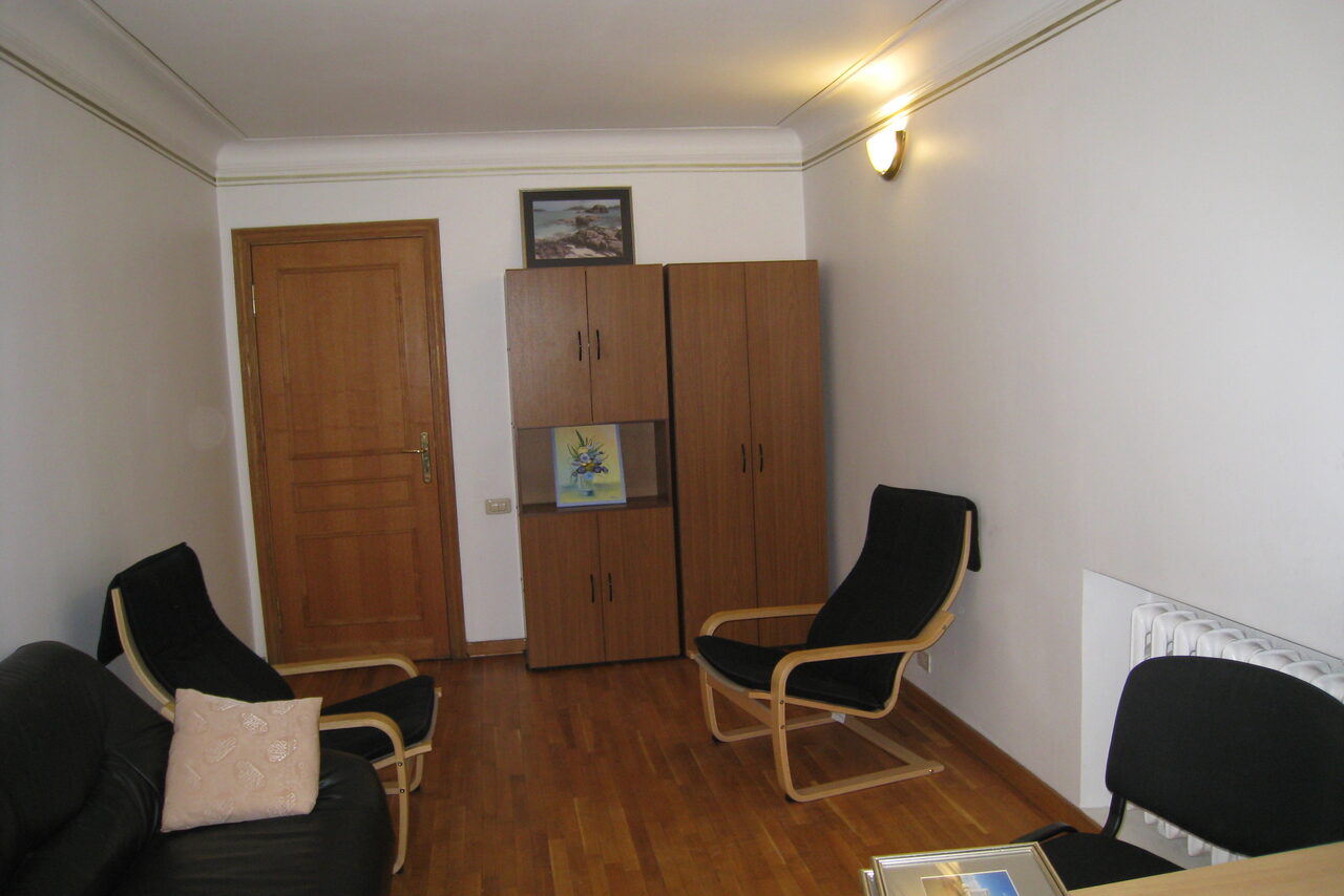 Арендовать Академия развития Личности Оборудованный кабинет в центре