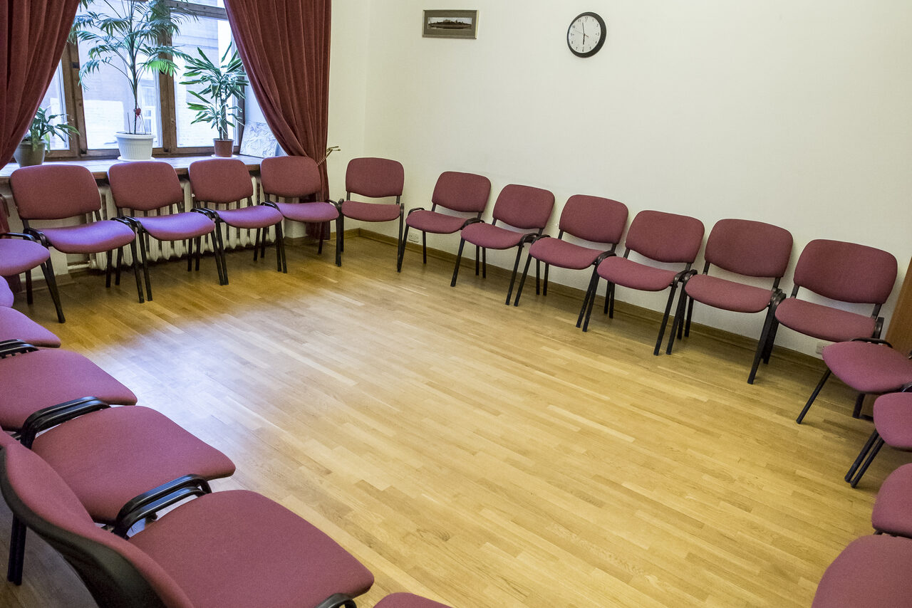 Арендовать Академия развития Личности Презентабельный зал в центре 