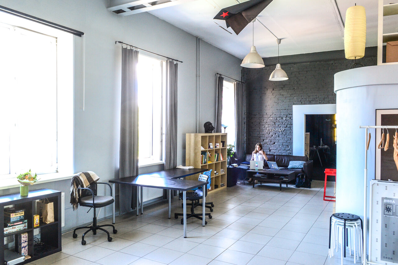 Арендовать Флакон Двухъярусный лофт с кухней 