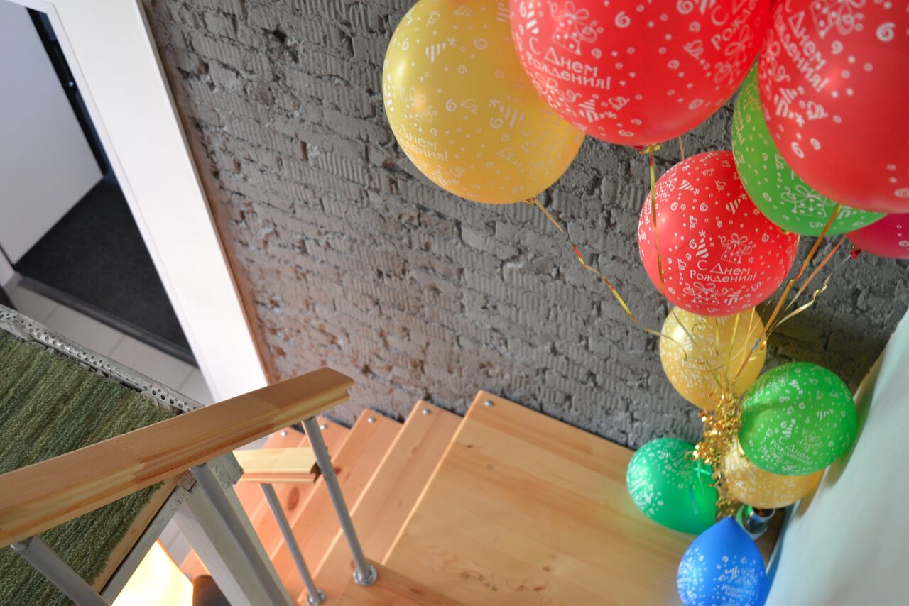 Арендовать Флакон Двухъярусный лофт с кухней 