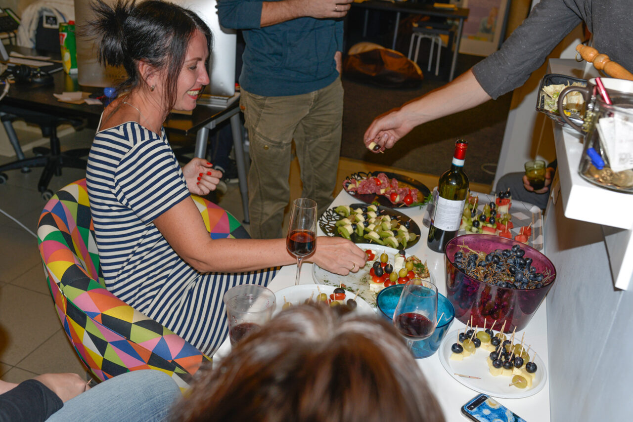 Арендовать Флакон Двухъярусный лофт с кухней 