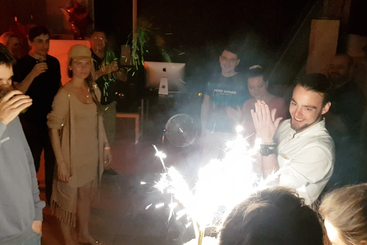 Арендовать Флакон Двухъярусный лофт с кухней 