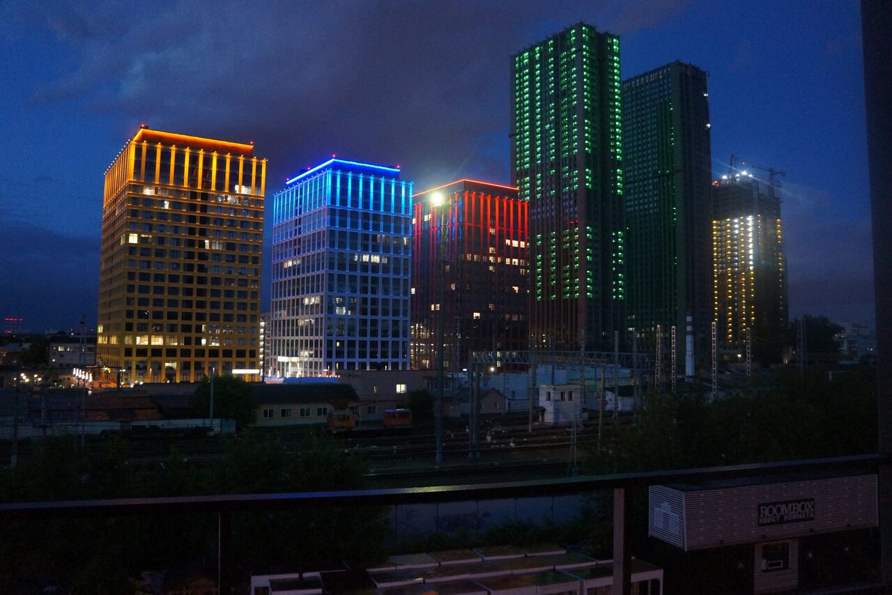 Арендовать Флакон Двухъярусный лофт с кухней 