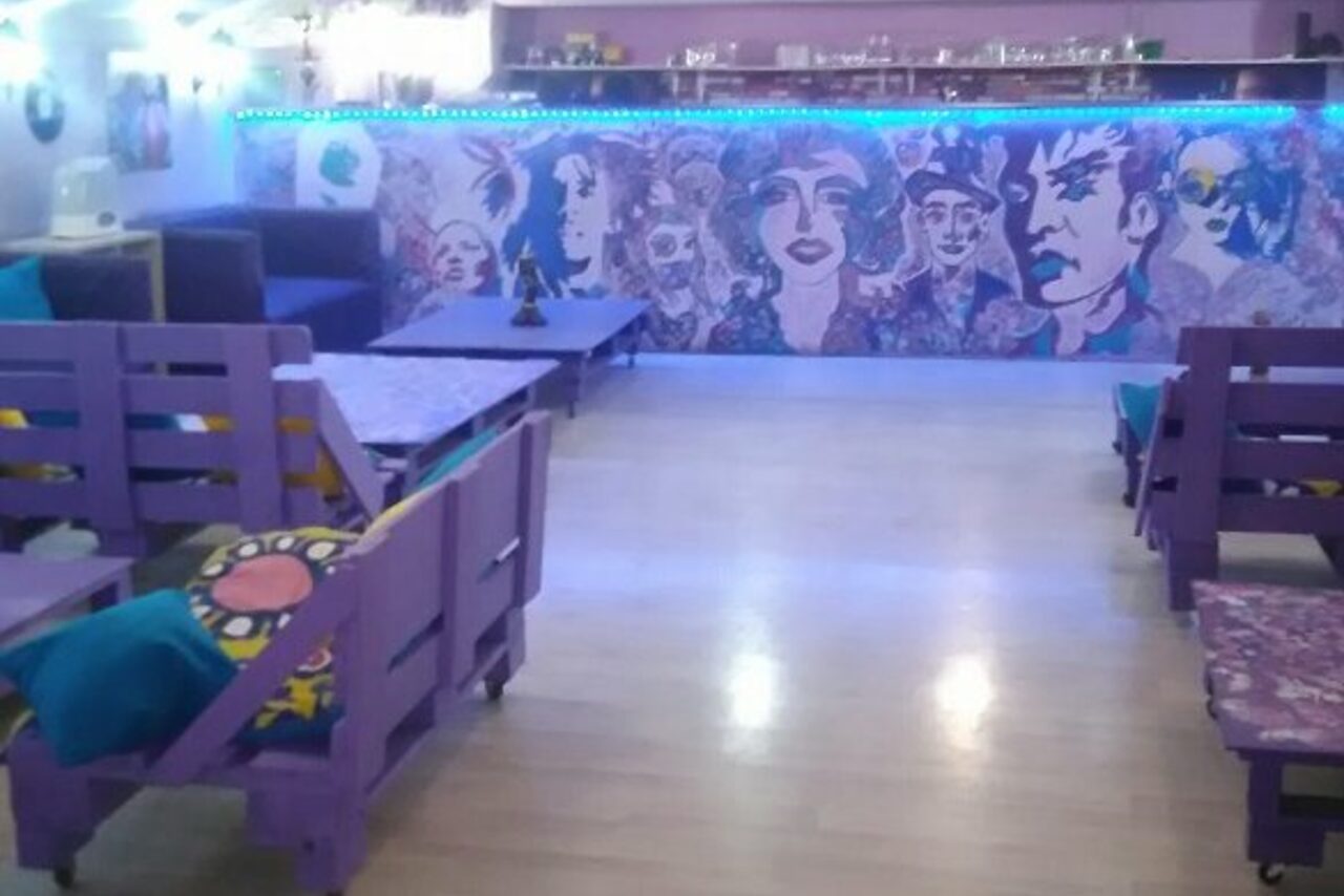 Арендовать Лофт с 6-ти метровой барной стойкой