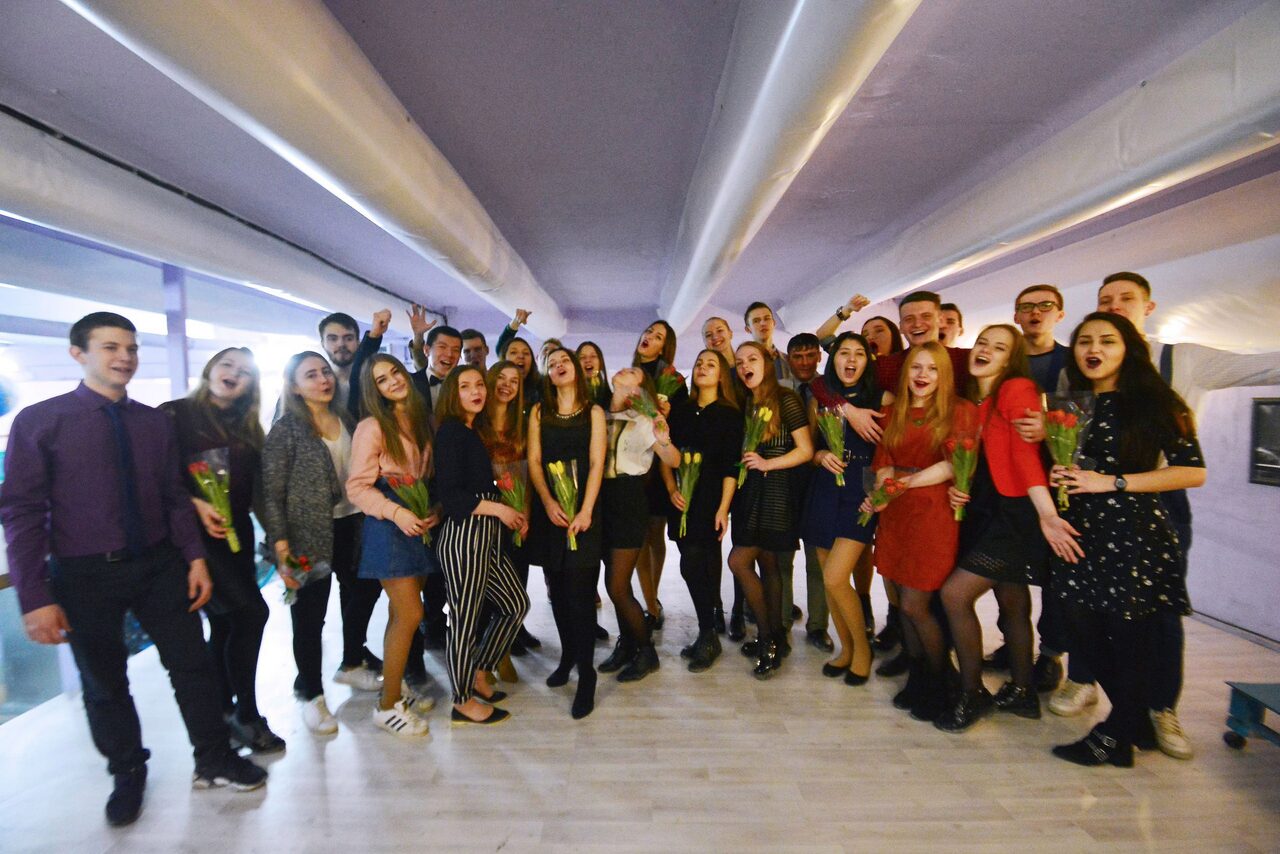 Арендовать Лофт с 6-ти метровой барной стойкой