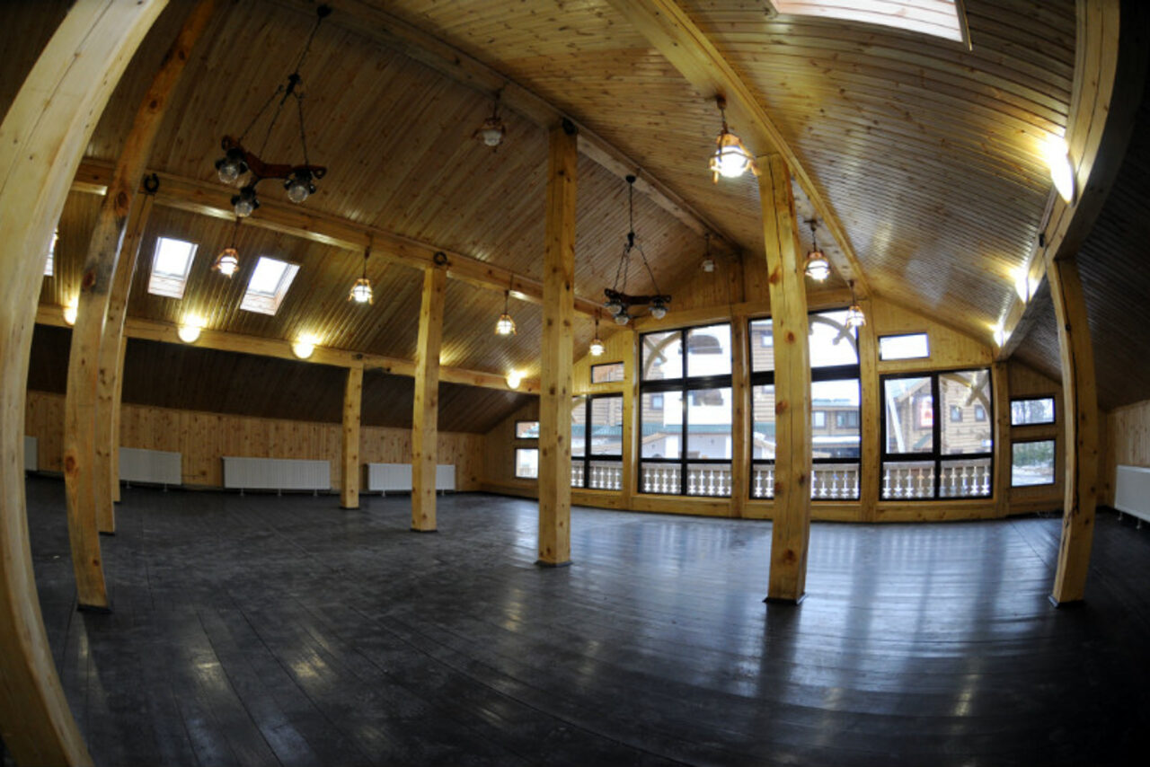 Арендовать Русский зал в Усадьбе Ромашково