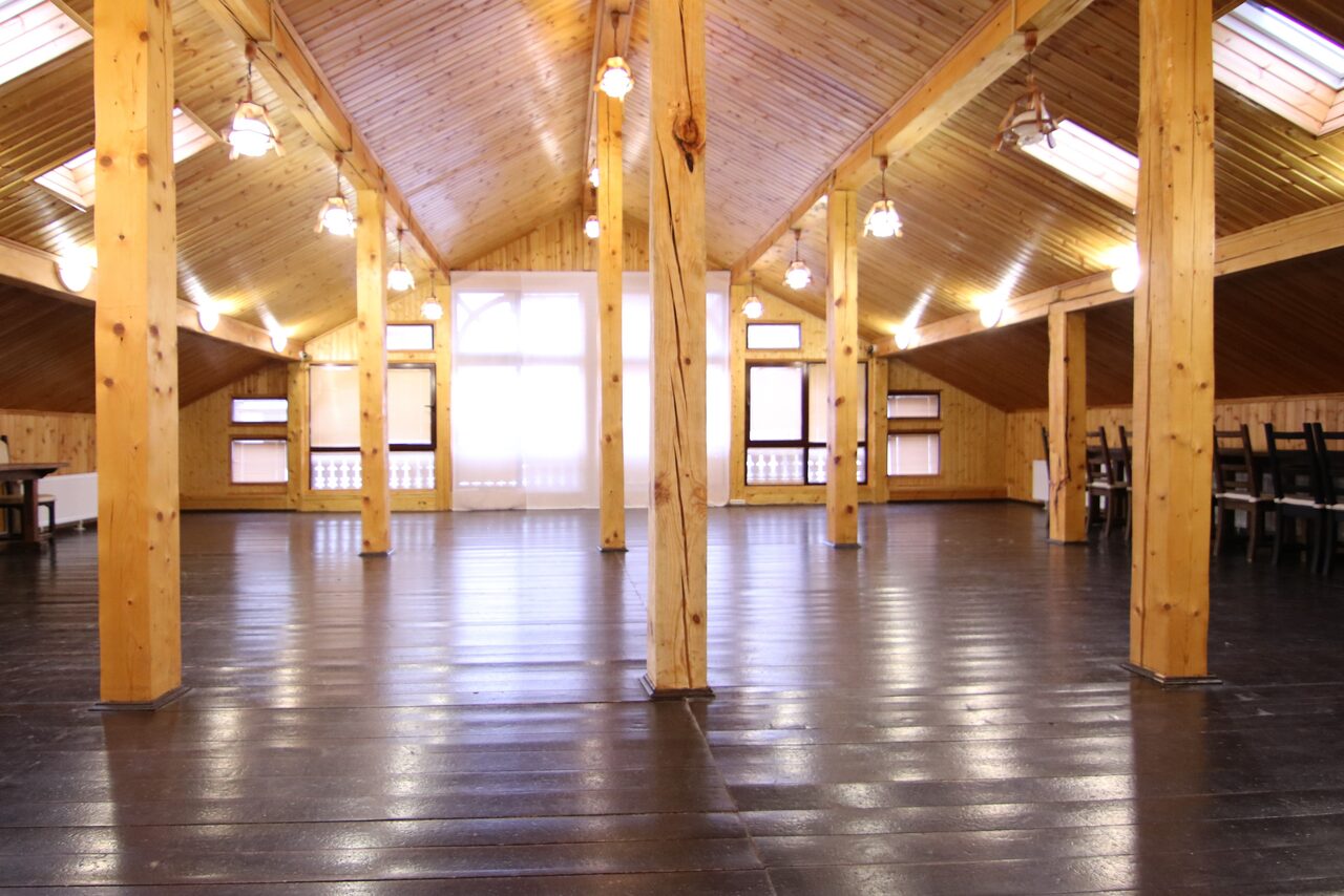 Арендовать Русский зал в Усадьбе Ромашково