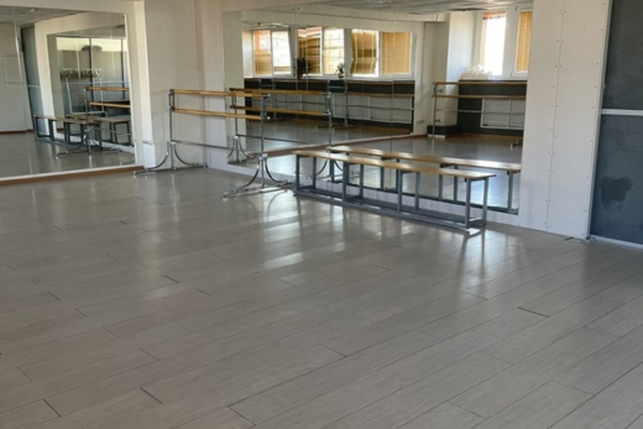 Арендовать Аудитория с большими окнами