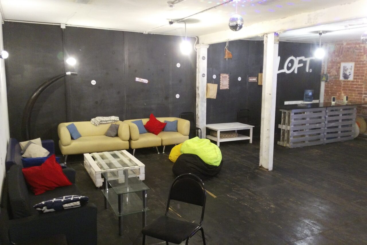 Арендовать Brick House WHITE Лофт с качелями 