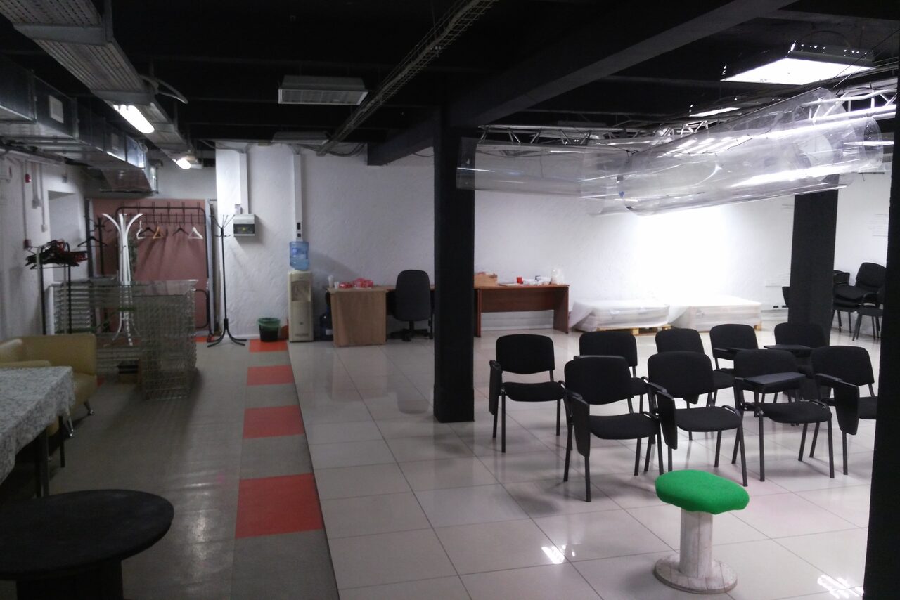 Арендовать Brick House WHITE Лофт с большим экраном 