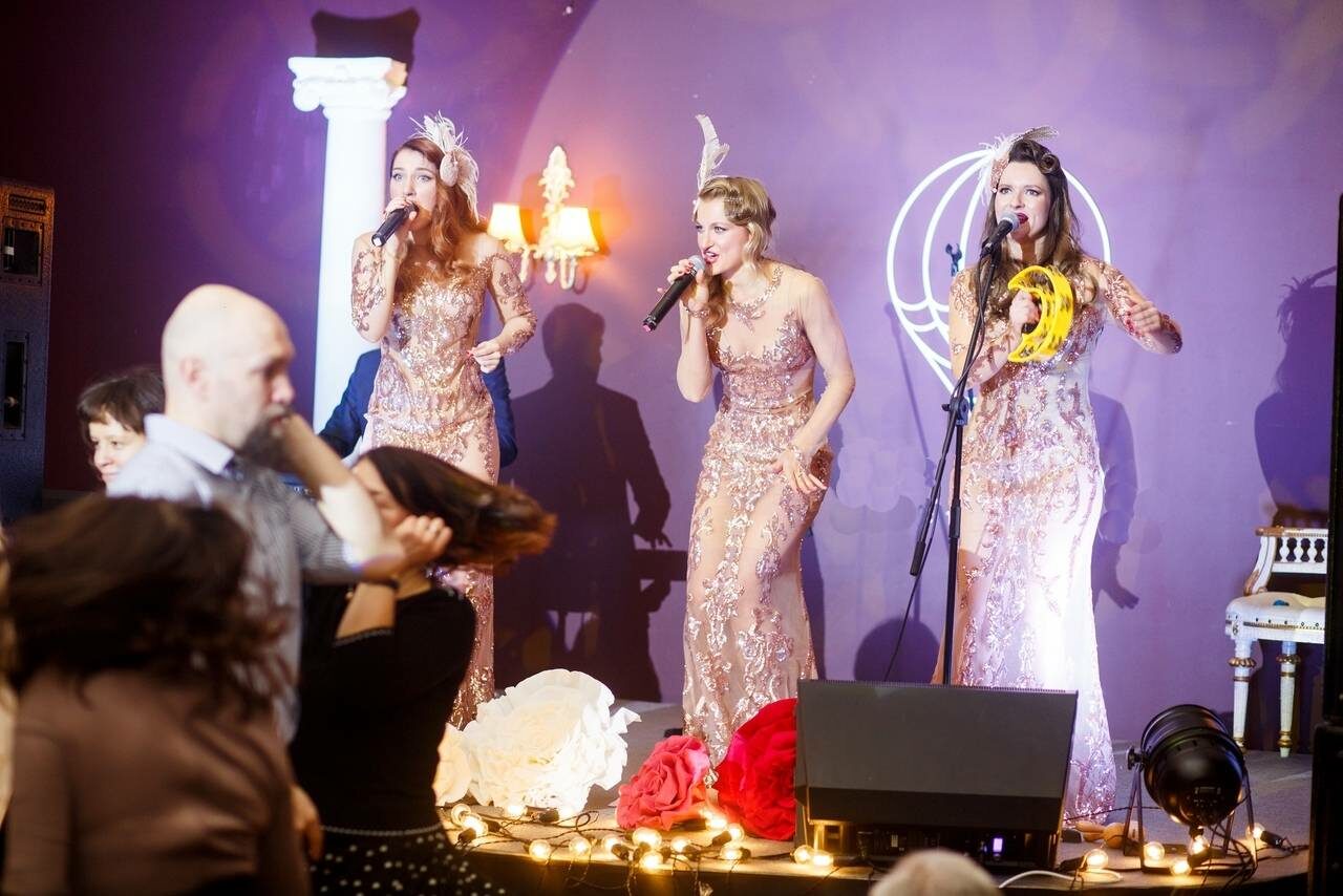 Арендовать Концертный зал со сценой, звуком и светом