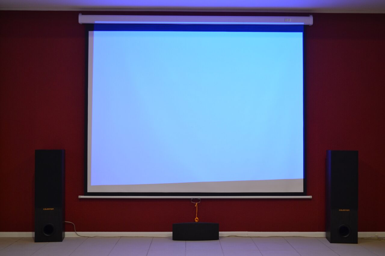 Арендовать Лофт для шумных вечеринок или уютных дружеских встреч